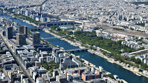 Virage vers le sud de Paris, avec Bercy et la Bibliothèque de France – François-Mitterrand en contrebas
