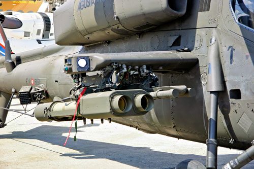 Missiles TOW sur l'A129 Mangusta