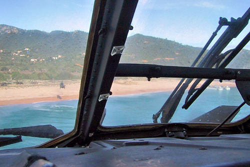 En approche de la plage, vue du cockpit