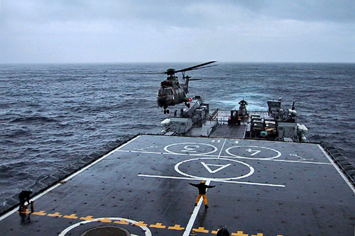 L'hélicoptère se positionne dans l'axe