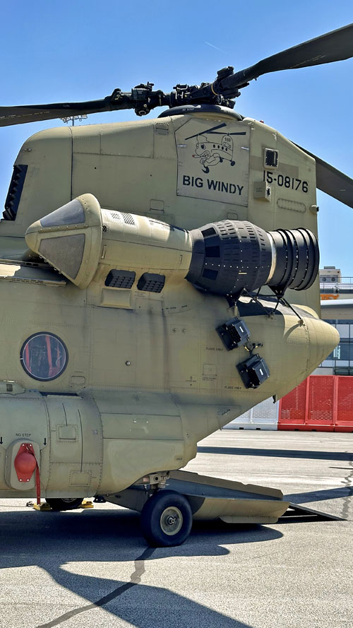 Hélicoptère de transport lourd CH47F Chinook de l'Armée américaine, du constructeur BOEING