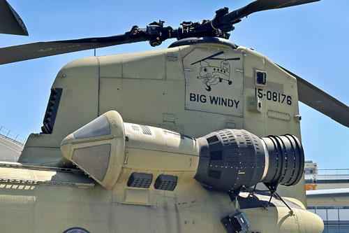 Hélicoptère de transport lourd CH47F Chinook de l'Armée américaine, du constructeur BOEING