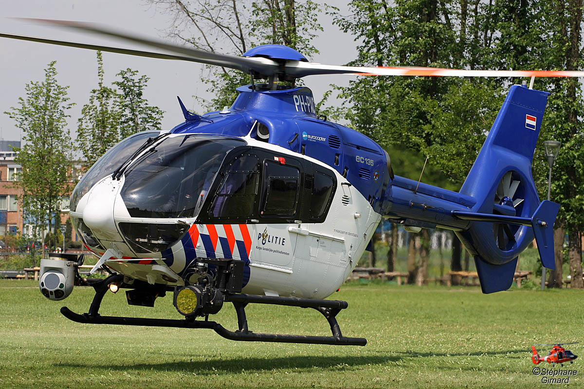 Gendarmerie du Calvados - Venu de Rennes, un hélicoptère EC-135 de