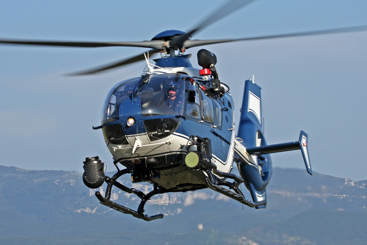 Gendarmerie du Calvados - Venu de Rennes, un hélicoptère EC-135 de