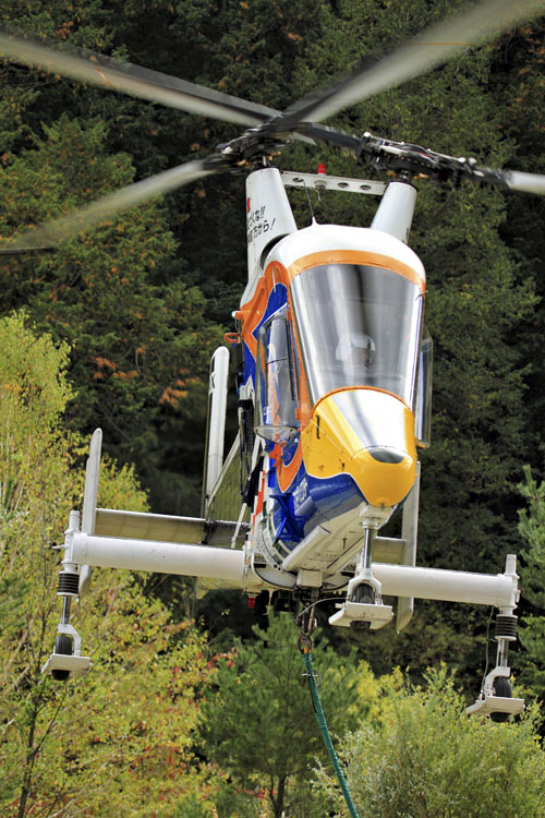 Hélicoptère K1200 KMAX JA6184 d'AKAGI Helicopter, Japon