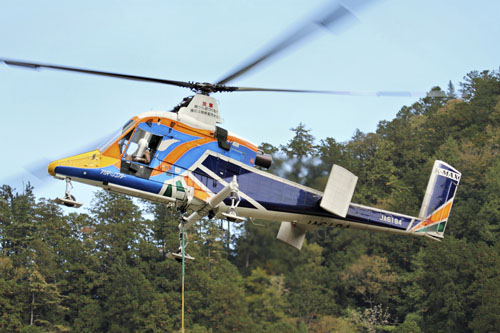 Hélicoptère K1200 KMAX JA6184 d'AKAGI Helicopter, Japon