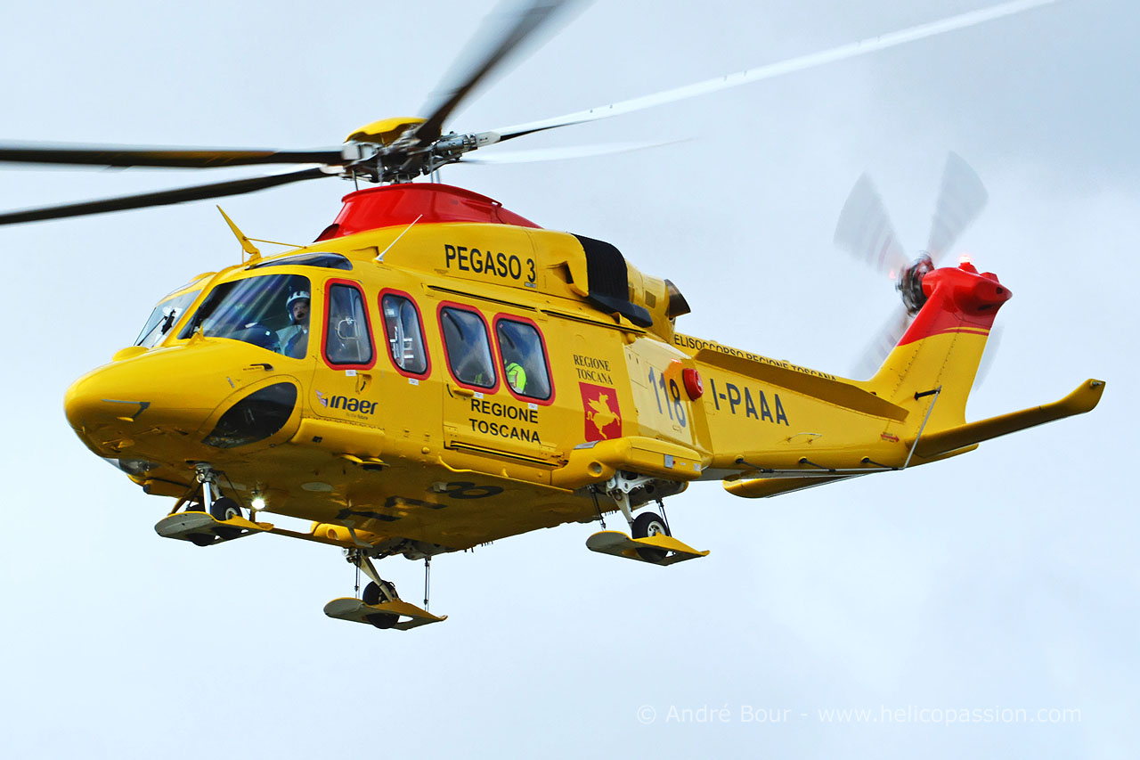 Hélicoptères AW139 de secours aérien dans les Alpes italiennes //  HELICOPASSION