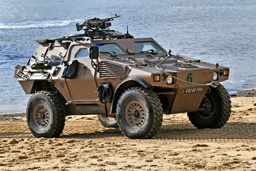 Mise à terre d’un VBL (Véhicule Blindé Léger) depuis un EDAR