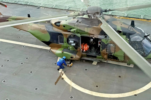 Le “chien bleu” met en place les cales de roue puis les saisines