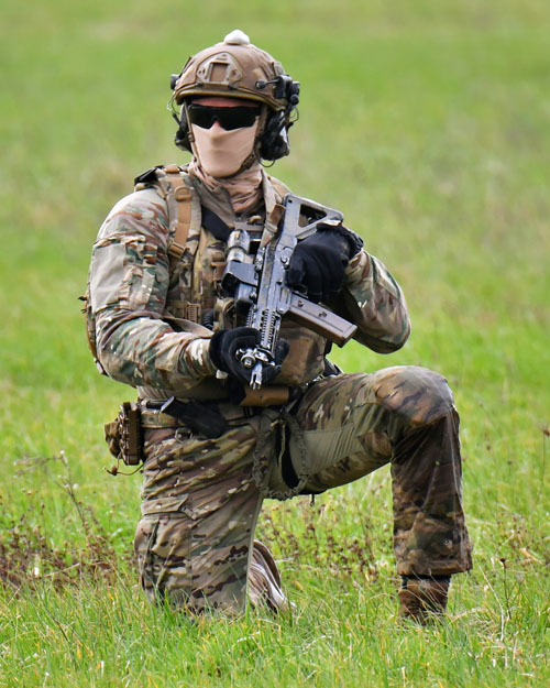 Les commandos au sol sécurisent la zone de posé