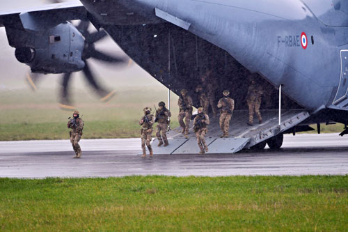 Débarquement des troupes de l'A400M