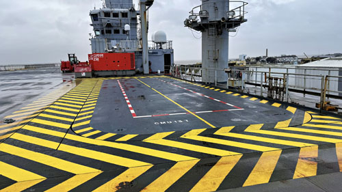 L'ascenseur latéral vu du pont d'envol (PHA Tonnerre)