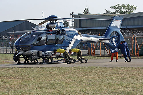 Gendarmerie du Calvados - Venu de Rennes, un hélicoptère EC-135 de