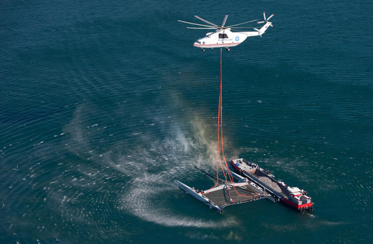 alinghi catamaran helicopter