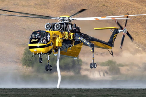 Hélicoptère S-64F Air Crane N600HX dans la livrée jaune et noire d'Helicopter Express