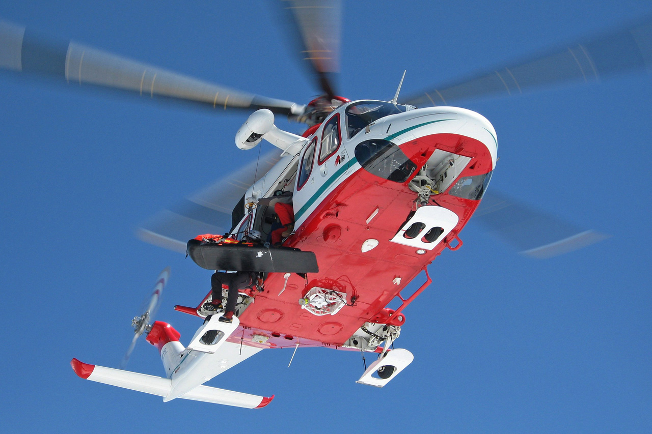 Hélicoptères AW139 de secours aérien dans les Alpes italiennes //  HELICOPASSION