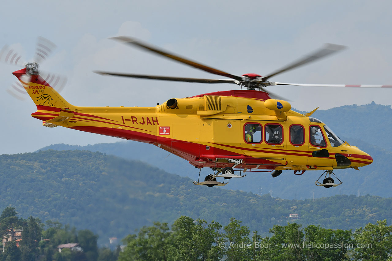 Hélicoptères AW139 de secours aérien dans les Alpes italiennes //  HELICOPASSION