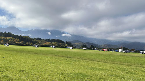 Alignement des hélicoptères sur le terrain de Füssen