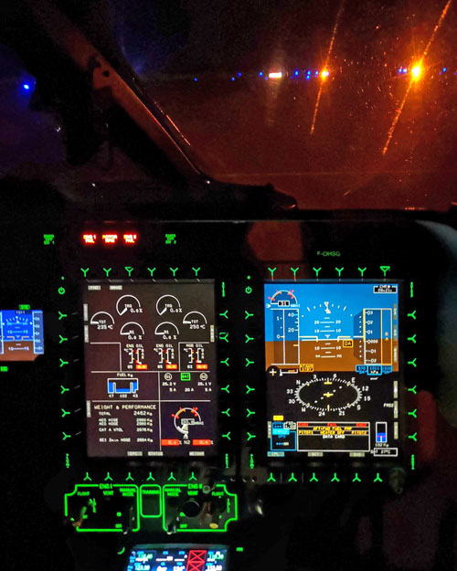 André BOUR photographiant l'hélicoptère H135 F-OHSG, HeliSMUR 974, SAMU 974, HELILAGON