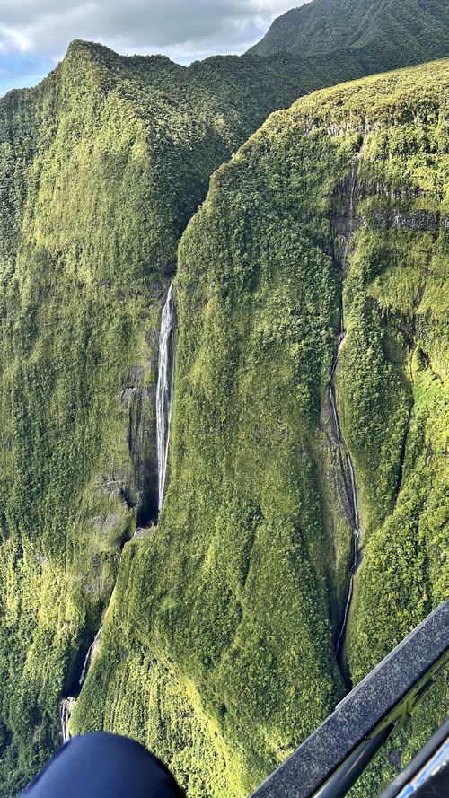 Survol de la cascade Blanche à l'île de La Réunion