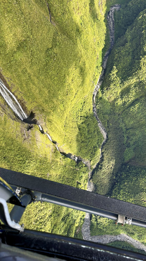 Survol de la cascade Blanche à l'île de La Réunion