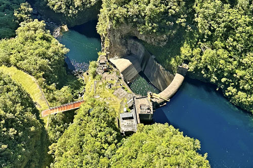 Vol au-dessus de la vallée de Takamaka à l'île de La Réunion