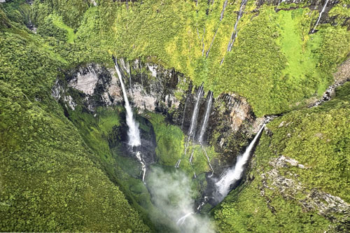 Survol du Trou de Fer, sur l'île de La Réunion