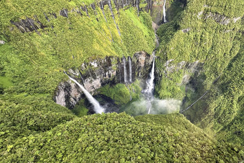 Survol du Trou de Fer, sur l'île de La Réunion