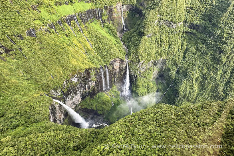 Survol du Trou de Fer, sur l'île de La Réunion