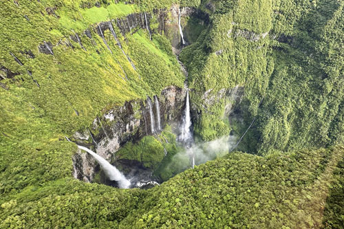Survol du Trou de Fer, sur l'île de La Réunion