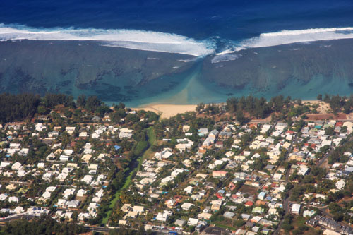Vol au-dessus de l'île de La Réunion en hélicoptère