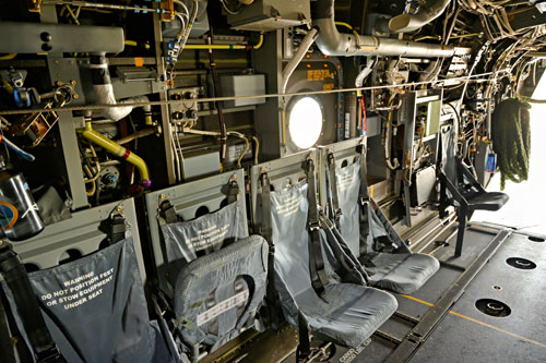 Cabine de V-22, sièges gris