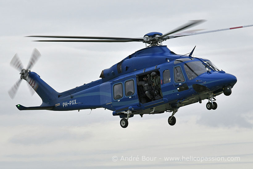 Hélicoptère monoplace de police - 5916