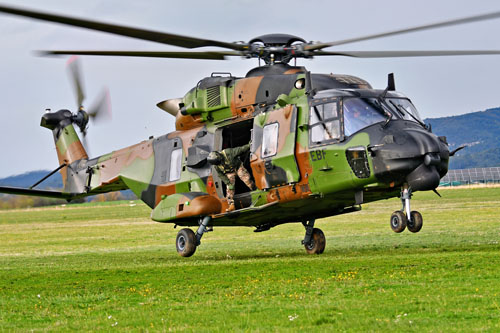 Retour de mission de l'hélicoptère NH90 Caïman EAQ