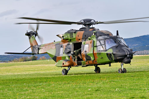 Retour de mission de l'hélicoptère NH90 Caïman EAQ