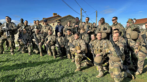 Photo de groupe. Les réservistes sont tous des volontaires et vous aussi vous pouvez postuler